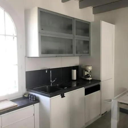 La Charmeuse A 500m De