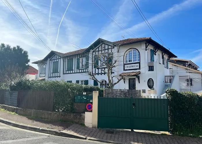 شقة La Charmeuse A 500m De