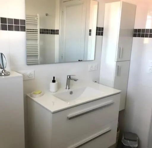 La Charmeuse A 500m De *